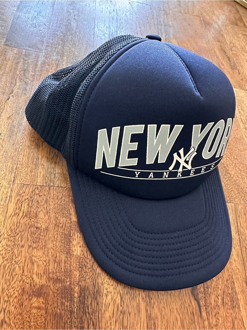 New York Yankees adjustable Trucker hat